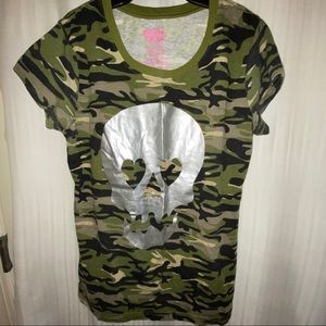 NWOT Heart to Heart camouflage t-shirt XXL
